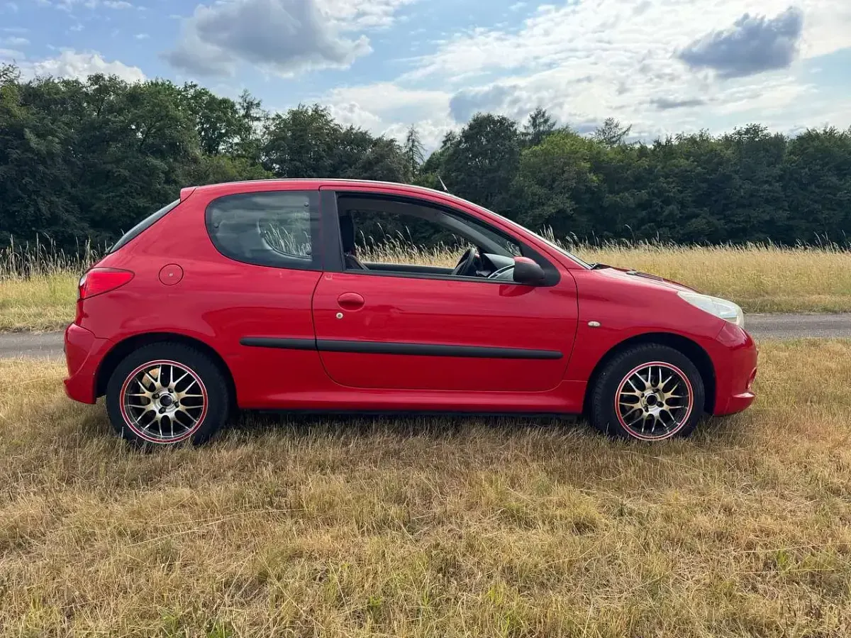 Gebraucht Peugeot 206 75 PS (55 kW) 2009 Rot Limousine