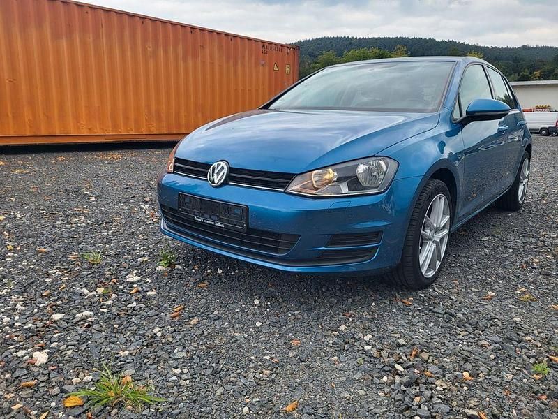 Blau Gebraucht 2014 VW Golf VII Comfortline Limousine | 5.500 € (Superpreis) - Bild 1/4