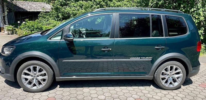 Gebraucht VW Touran Cross 150 PS (110 kW) 2014 Grün Van / Kleinbus