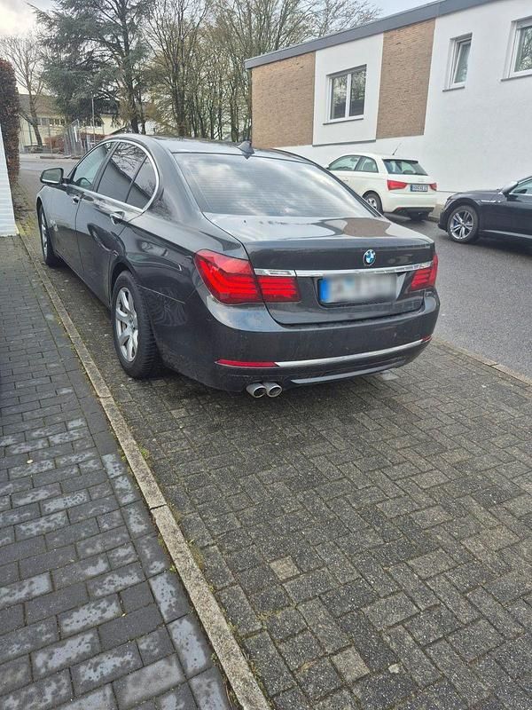 Gebraucht BMW 730L 258 PS (189 kW) 2013 Beige Limousine