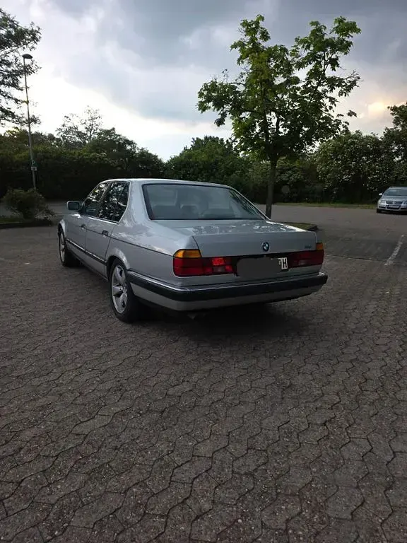 Gebraucht BMW 730 188 PS (138 kW) 1990 Silber Limousine