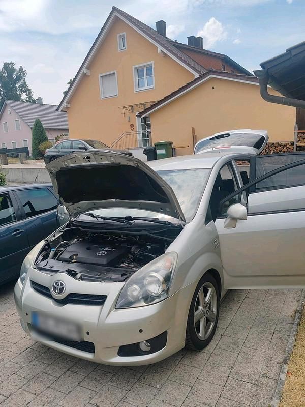 Silber Gebraucht 2008 Toyota Corolla Verso Van / Kleinbus | 2.500 € (Guter Preis) - Bild 1/4