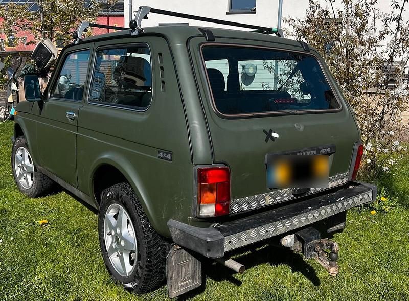 Second-hand Lada niva 82 CP (60 kW) 2003 Verde SUV