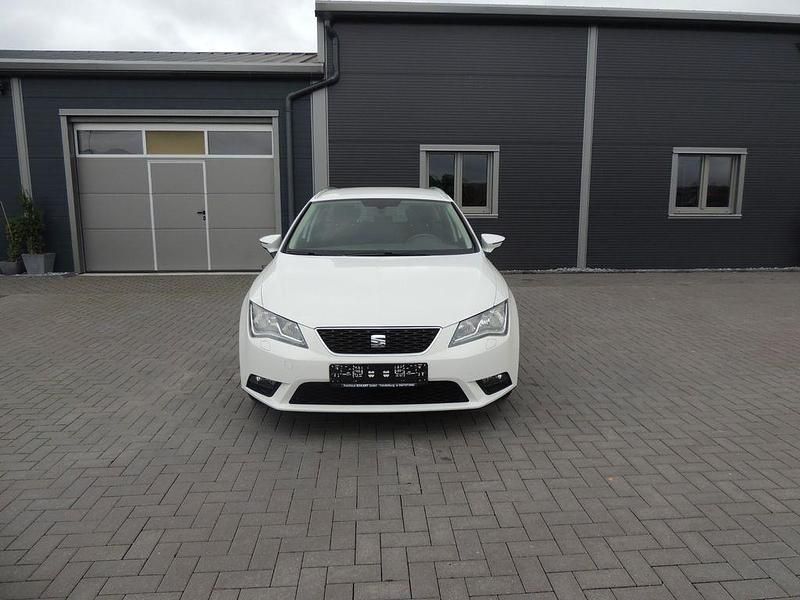 Weiß Gebraucht 2014 Seat Leon ST Style Kombi | 8.400 € (Guter Preis) - Bild 1/4