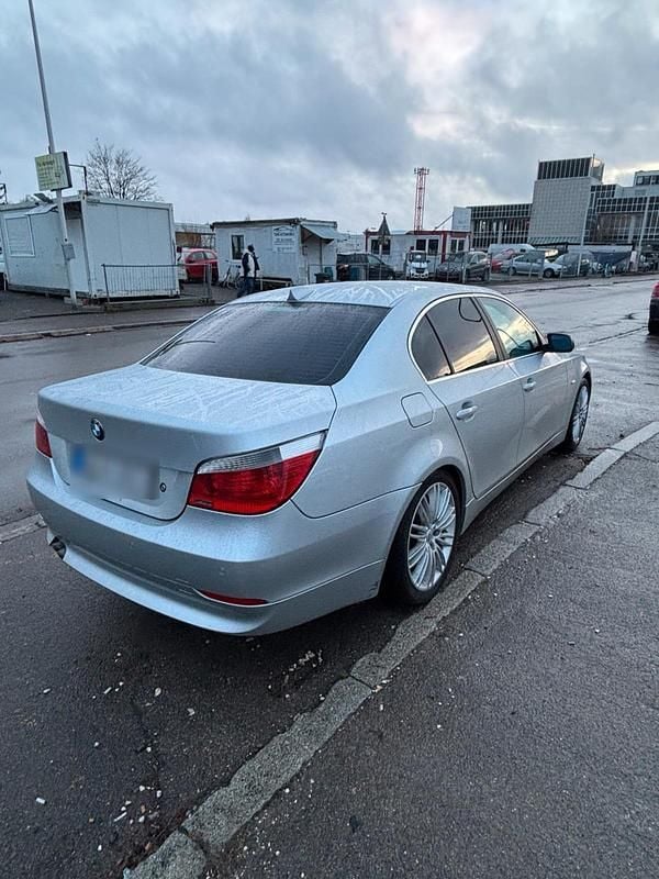 Silber Gebraucht 2004 BMW 520 Limousine | 2.400 € (Fairer Preis) - Bild 1/4
