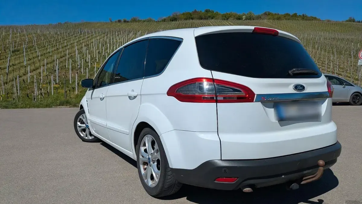 Gebraucht Ford S-MAX Titanium 140 PS (102 kW) 2011 Weiß Van / Kleinbus