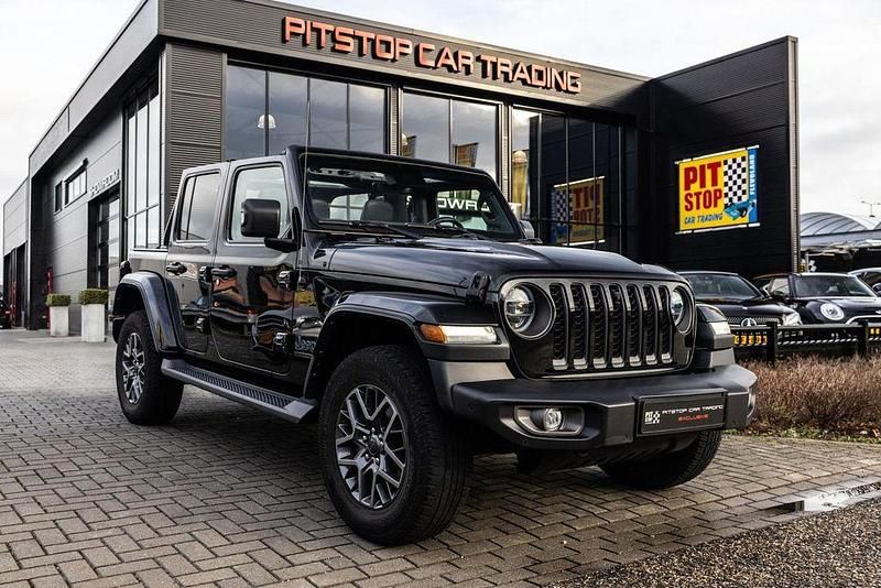 Schwarz Gebraucht 2021 Jeep Wrangler Unlimited SUV | 52.950 € (Etwas zu teuer) - Bild 1/3