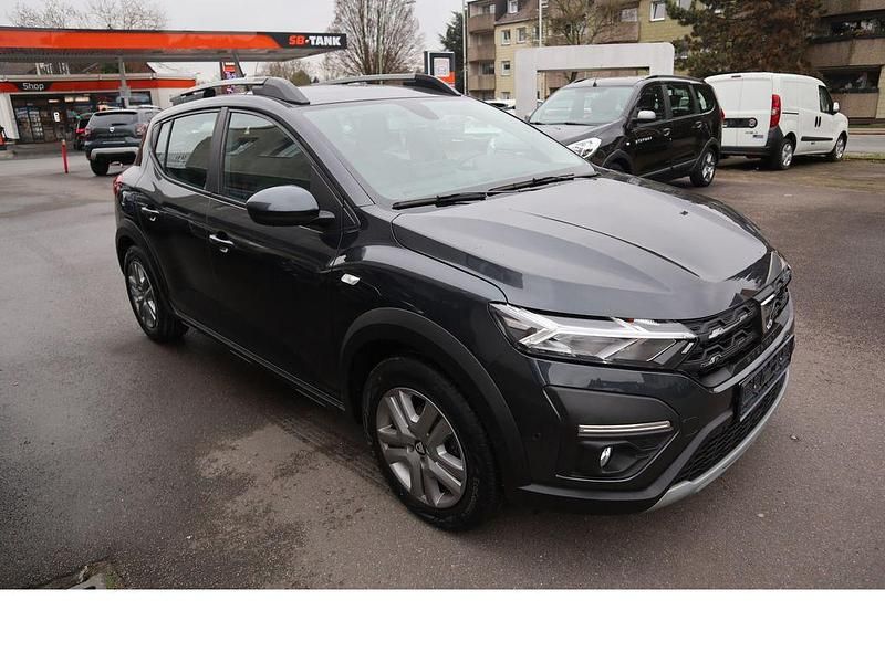 Gebraucht Dacia Sandero Stepway 101 PS (74 kW) 2022 Grau Limousine