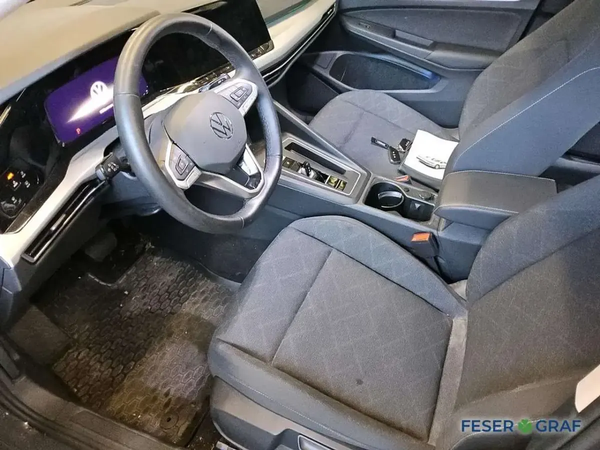 Second-hand VW Golf VIII Life 131 CP (96 kW) 2023 Gri Berlinǎ