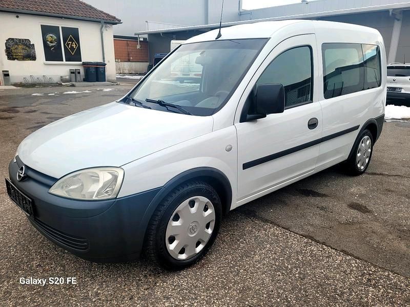 Weiß Gebraucht 2011 Opel Combo Van / Kleinbus | 4.550 € (Teuer) - Bild 1/4