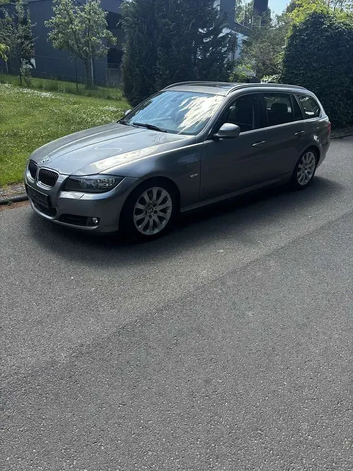 Gebraucht BMW 330 245 PS (180 kW) 2012 Grau Kombi