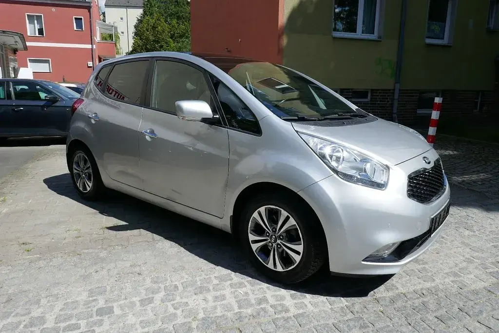 Gebraucht Kia Venga Spirit 125 PS (91 kW) 2015 Silber Kleinwagen
