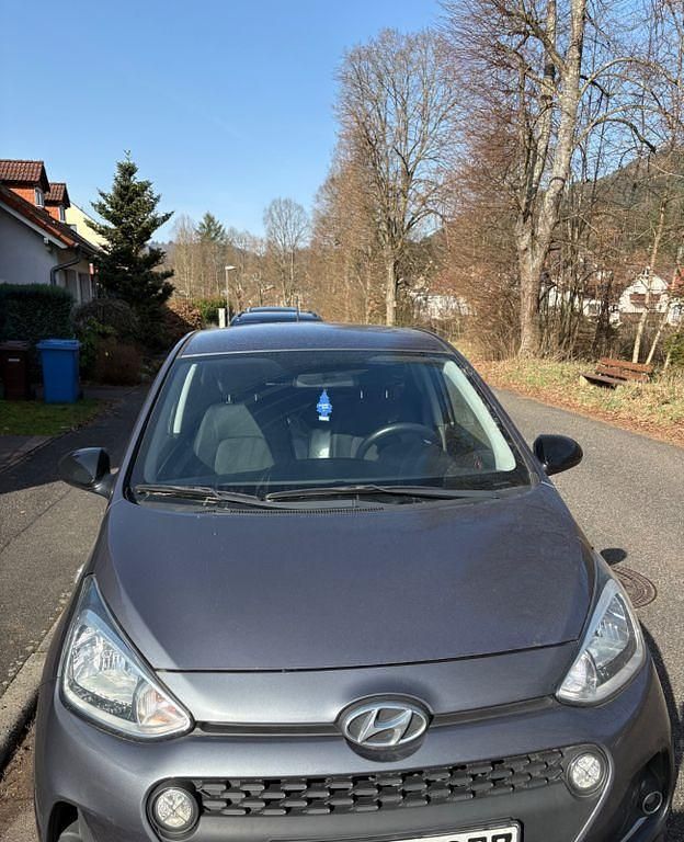Gebraucht Hyundai i10 67 PS (49 kW) 2019 Grau Kleinwagen