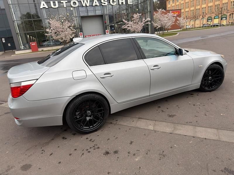 Gebraucht BMW 523 177 PS (130 kW) 2007 Silber Limousine