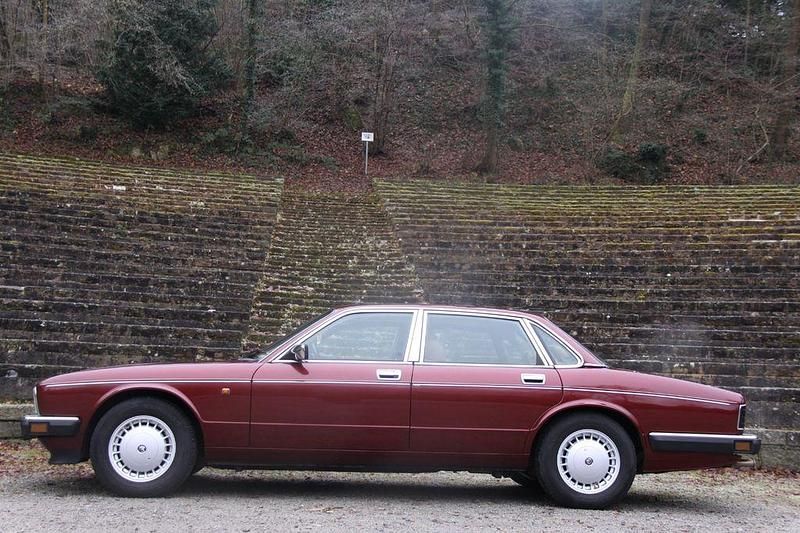 Gebraucht Jaguar XJ40 222 PS (163 kW) 1991 Rot Limousine