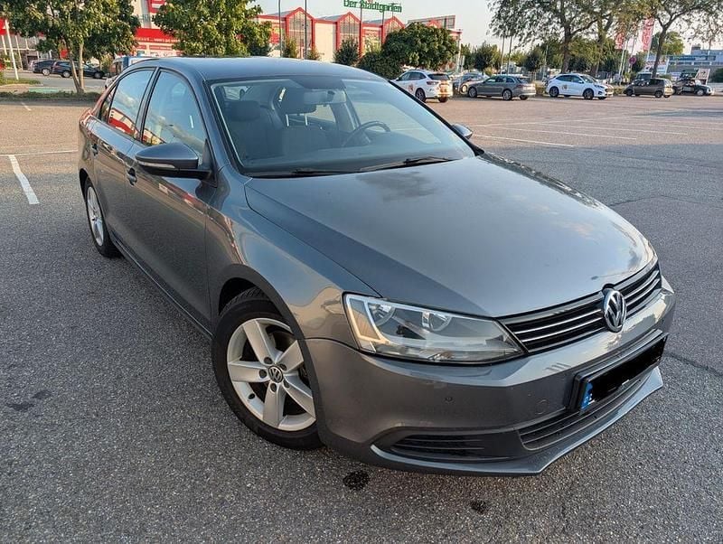 Gebraucht VW Jetta Comfortline 140 PS (102 kW) 2011 Grau Limousine
