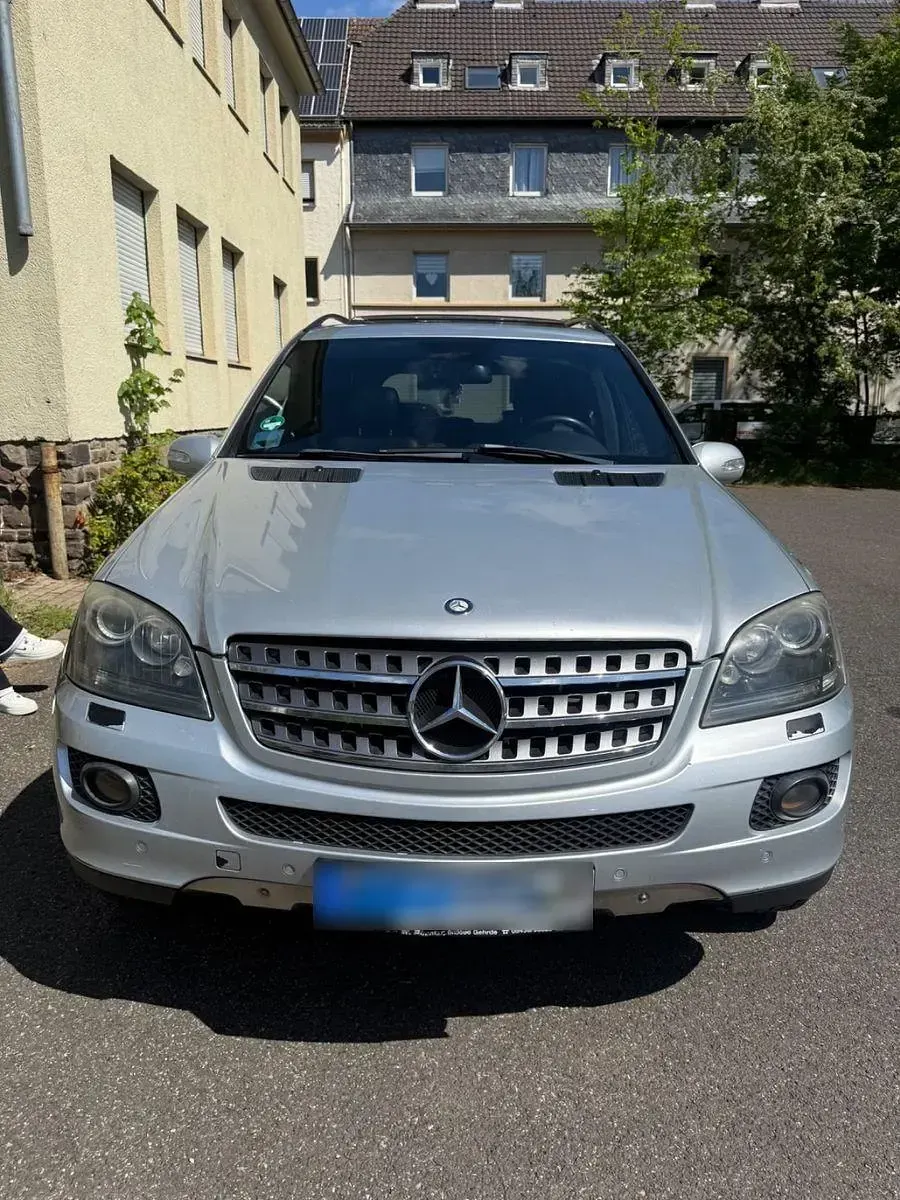 Gebraucht Mercedes ML320 224 PS (164 kW) 2008 Silber SUV