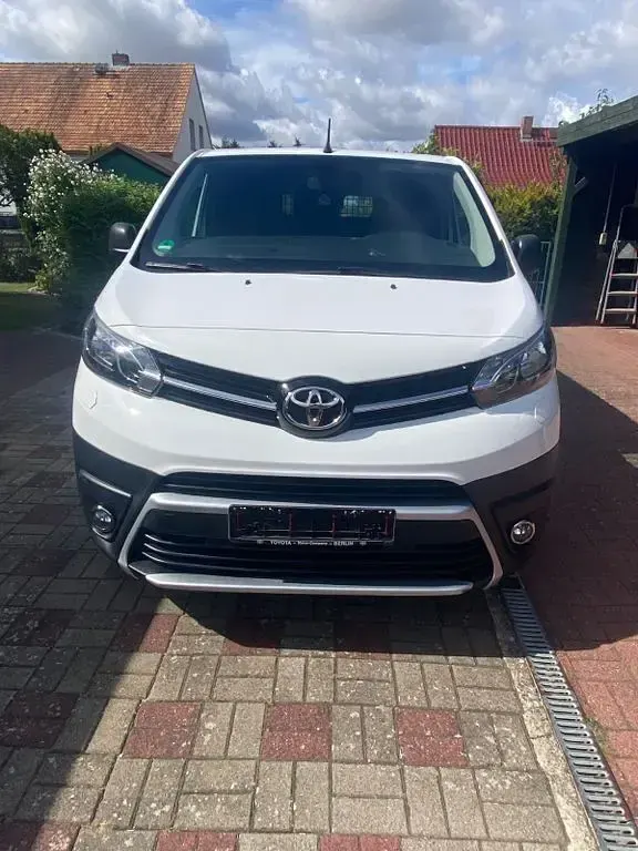Gebraucht Toyota Proace 120 PS (88 kW) 2019 Weiß Van / Kleinbus