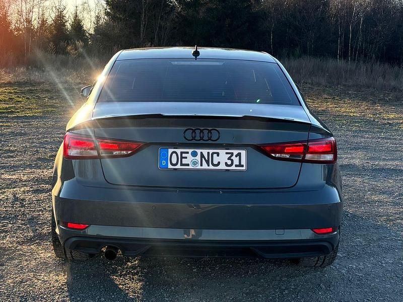 Gebraucht Audi A3 116 PS (85 kW) 2019 Grau Limousine