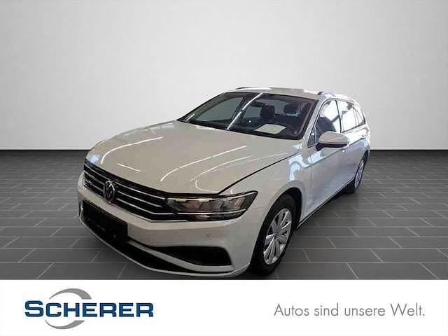 Gebraucht VW Passat Conceptline 150 PS (110 kW) 2023 Gletscherweiß metallic (metallic) Kombi