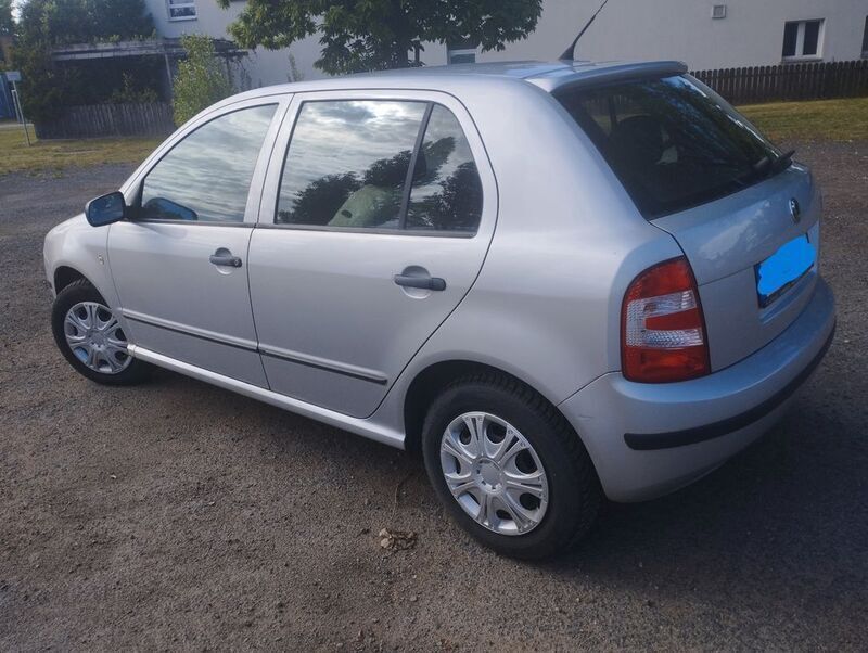 Silber Gebraucht 2007 Skoda Fabia Classic Kleinwagen | 1.666 € (Fairer Preis) - Bild 1/4