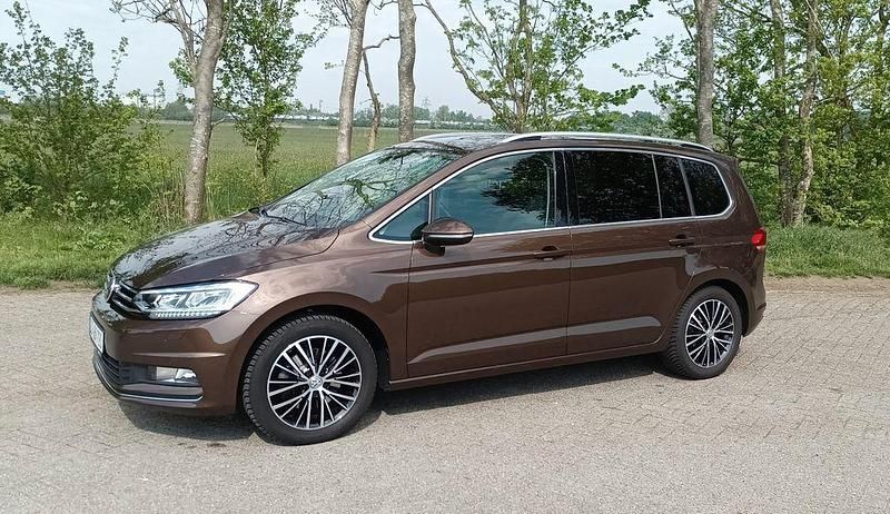 Gebraucht VW Touran Highline 150 PS (110 kW) 2016 Braun Van / Kleinbus