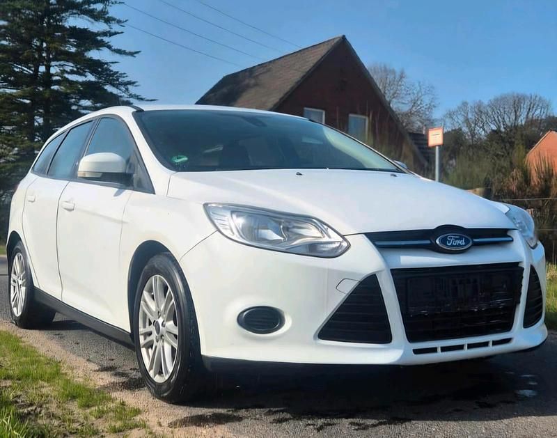 Gebraucht Ford Focus 105 PS (77 kW) 2014 Weiß Kombi