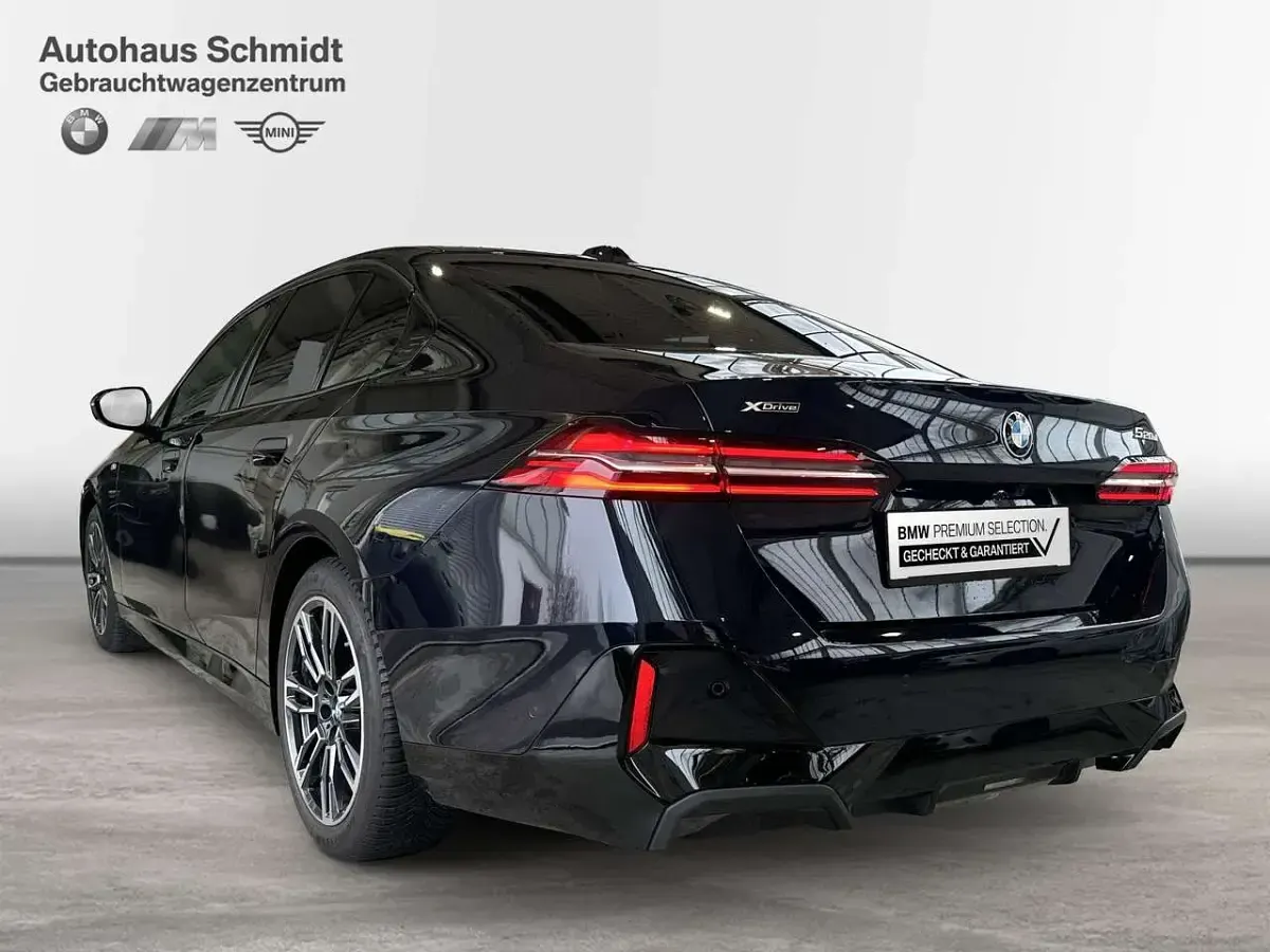 Gebraucht BMW 520 Comfort Edition 197 PS (144 kW) 2025 M carbonschwarz Limousine