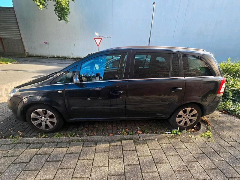 Schwarz Gebraucht 2011 Opel Zafira Van / Kleinbus | 2.500 € (Fairer Preis) - Bild 1/4
