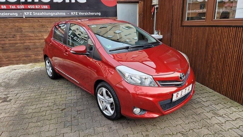 Rot Gebraucht 2012 Toyota Yaris Executive Kleinwagen | 10.980 € (Fairer Preis) - Bild 1/4