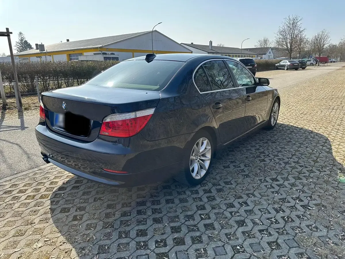 Gebraucht BMW 523 Advantage 190 PS (139 kW) 2008 Blau Limousine