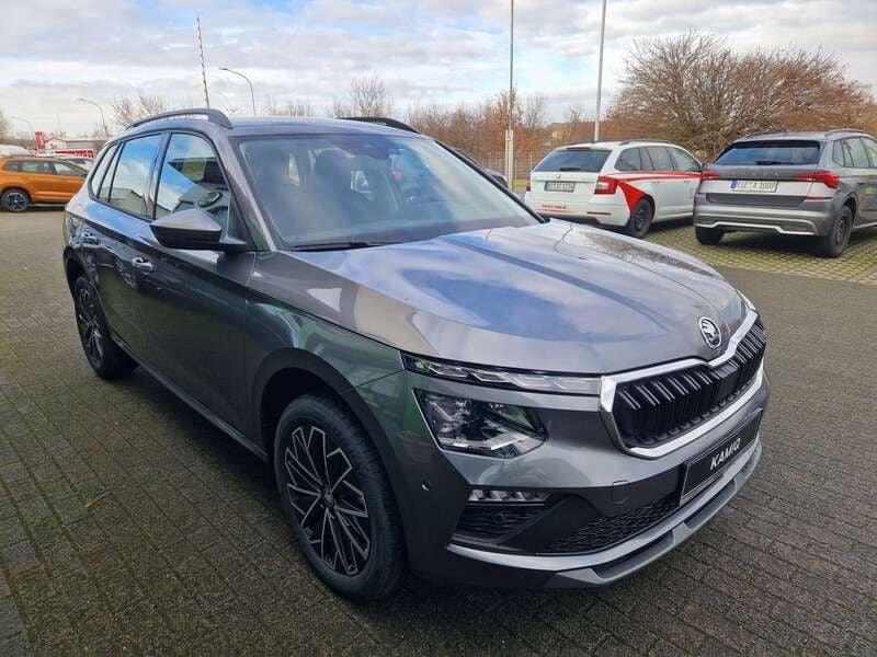 Graphitegrau metallic Neu 2025 Skoda Kamiq Selection SUV | 31.990 € (Fairer Preis) - Bild 1/4