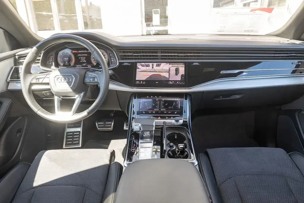 Gebraucht Audi Q8 S-Line 286 PS (210 kW) 2023 Waitomoblau metallic SUV