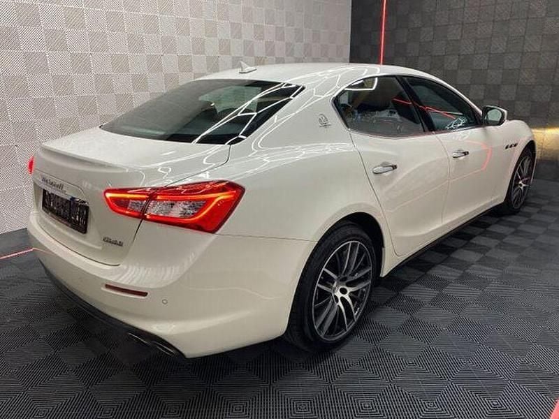 Gebraucht Maserati Ghibli 350 PS (257 kW) 2018 Weiß Coupé