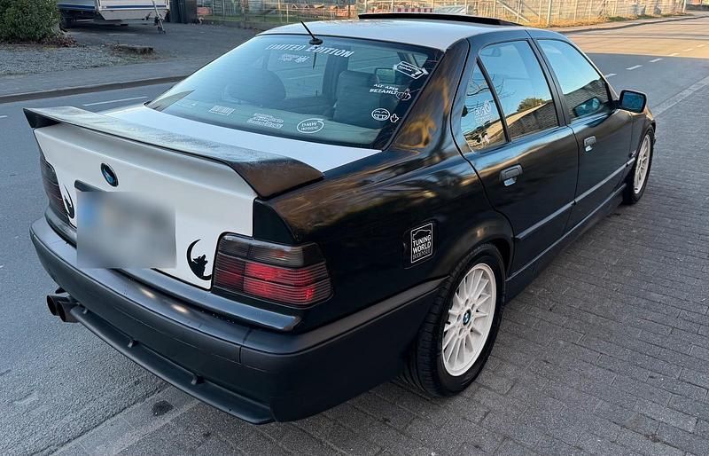 Gebraucht BMW 316 102 PS (75 kW) 1994 Schwarz Limousine