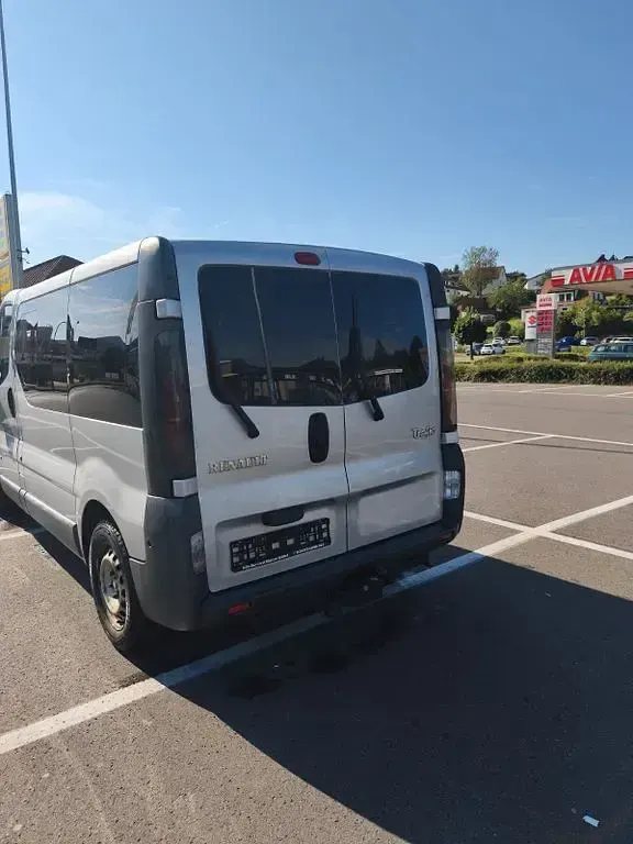 Gebraucht Renault Trafic 101 PS (74 kW) 2004 Silber Van / Kleinbus