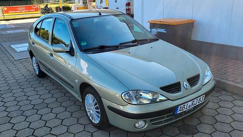 Gebraucht Renault Mégane 95 PS (69 kW) 2001 Silber Limousine