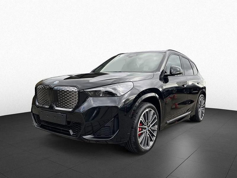 Neu BMW iX1 Performance 225 kW (306 PS) 2026 Schwarz SUV