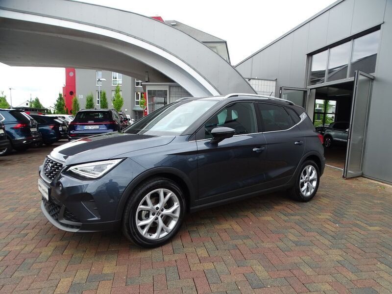 Grau Gebraucht 2024 Seat Arona FR SUV | 19.750 € (Fairer Preis) - Bild 1/4