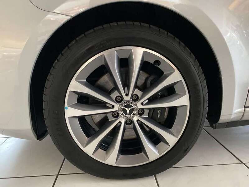 Gebraucht Mercedes V300 237 PS (174 kW) 2023 Brillantsilber Van / Kleinbus