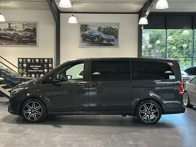 Gebraucht Mercedes V220 AMG line 163 PS (119 kW) 2022 Grau Van / Kleinbus