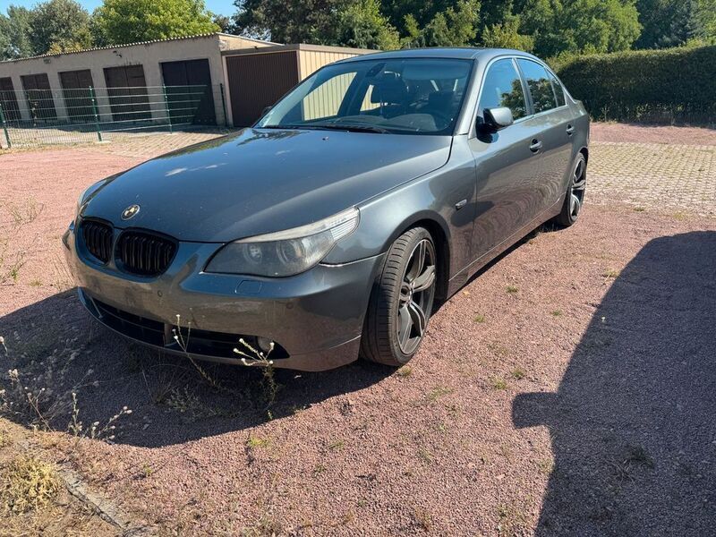 Grau Gebraucht 2004 BMW 530 Performance Limousine | 2.100 € (Superpreis) - Bild 1/4