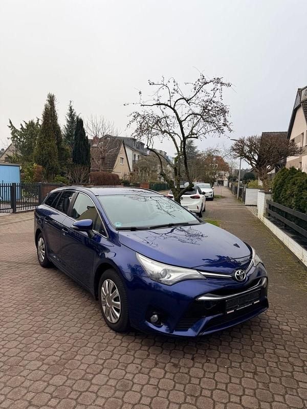 Blau Gebraucht 2015 Toyota Avensis Business Edition Kombi | 14.999 € (Teuer) - Bild 1/4