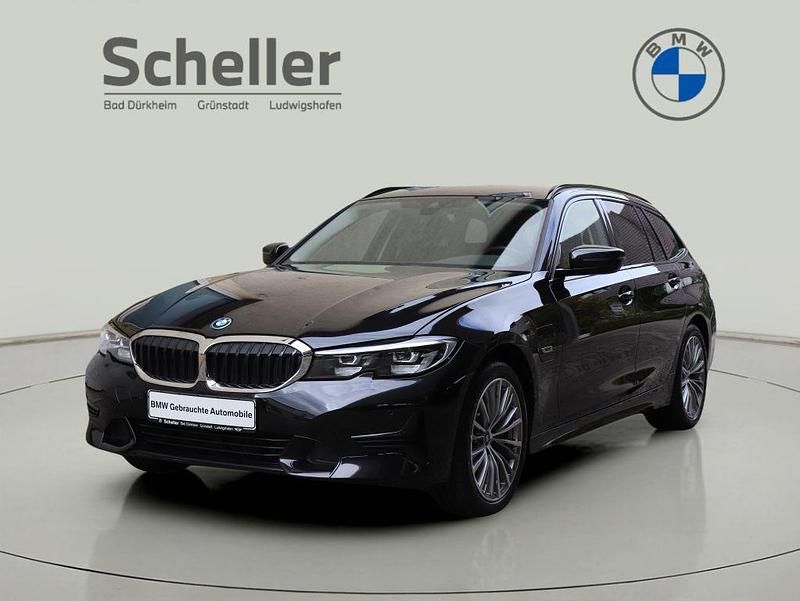 Schwarz Gebraucht 2022 BMW 330e Sport Line Kombi | 32.900 € (Fairer Preis) - Bild 1/4