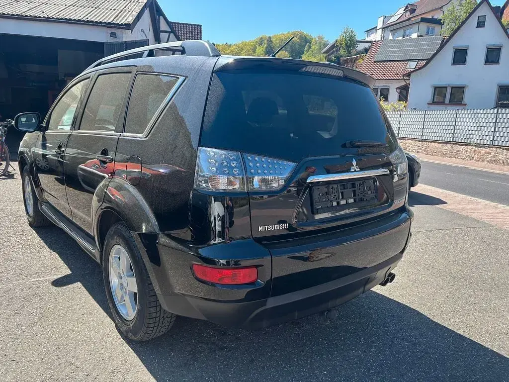 Gebraucht Mitsubishi Outlander Intense 177 PS (130 kW) 2011 Schwarz SUV