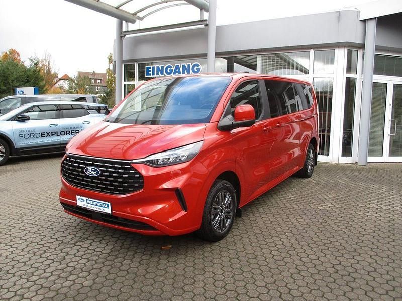 Gebraucht Ford Tourneo Titanium 150 PS (110 kW) 2024 Rot Van / Kleinbus