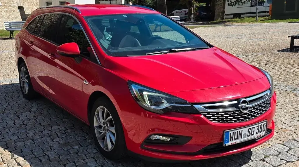 Gebraucht Opel Astra Edition 136 PS (100 kW) 2018 Rot Kombi