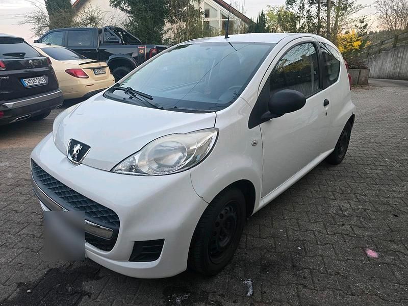 Gebraucht Peugeot 107 68 PS (50 kW) 2009 Weiß Kleinwagen