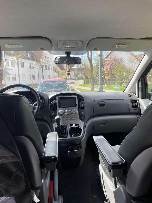 Gebraucht Hyundai H-1 170 PS (125 kW) 2011 Schwarz Van / Kleinbus