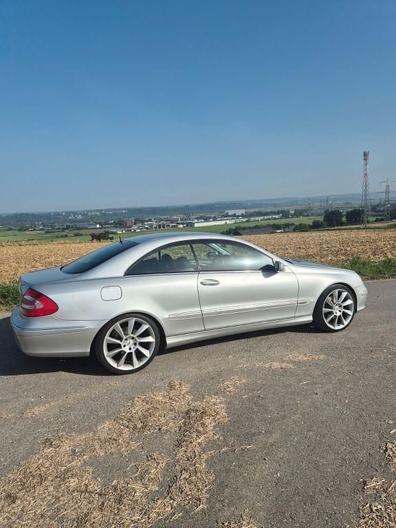 Silber Gebraucht 2005 Mercedes CLK320 Elegance Coupé | 8.299 € (Fairer Preis) - Bild 1/4